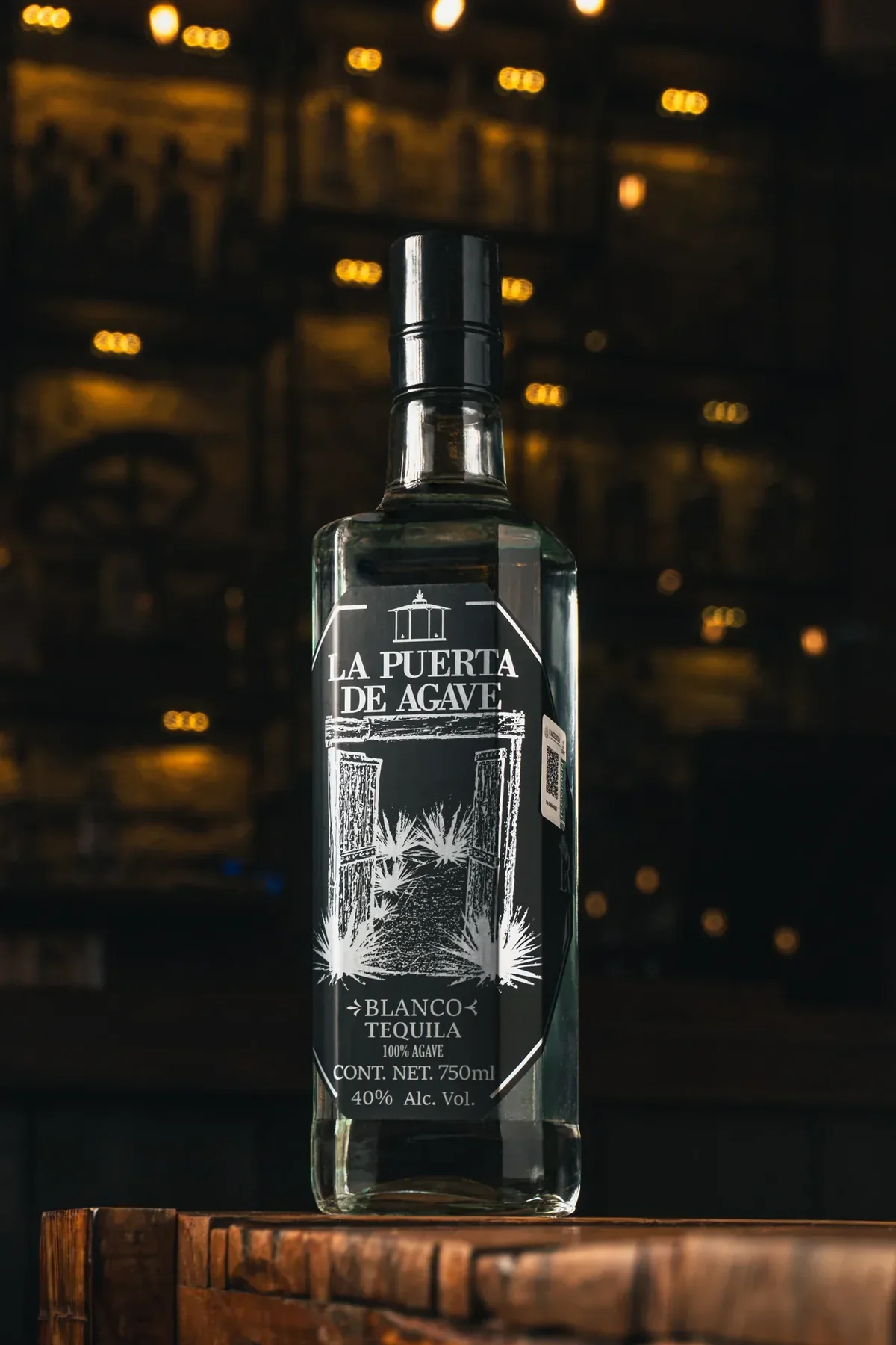 Fotografía de producto para tequila La Puerta de Agave, botella Blanco — Kaptur, agencia de fotografía en Guadalajara