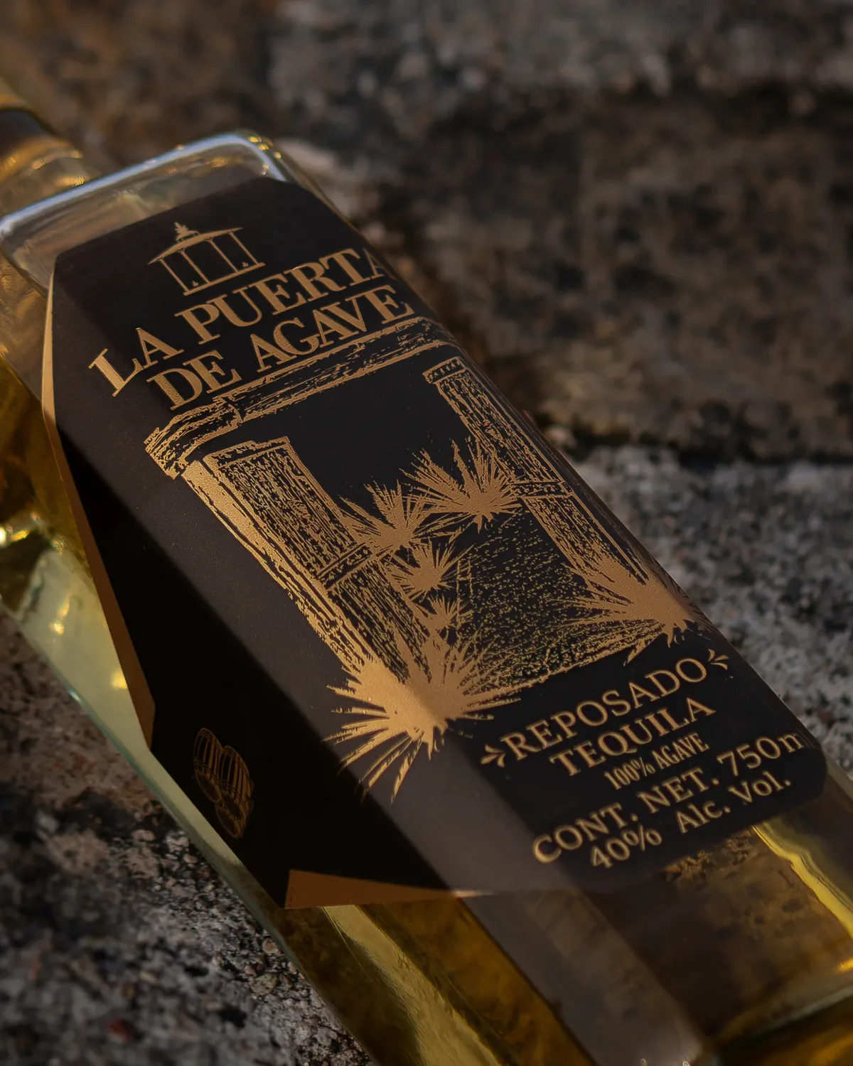 La Puerta de Agave — Fotografía de producto premium para tequila en El Arenal, Jalisco