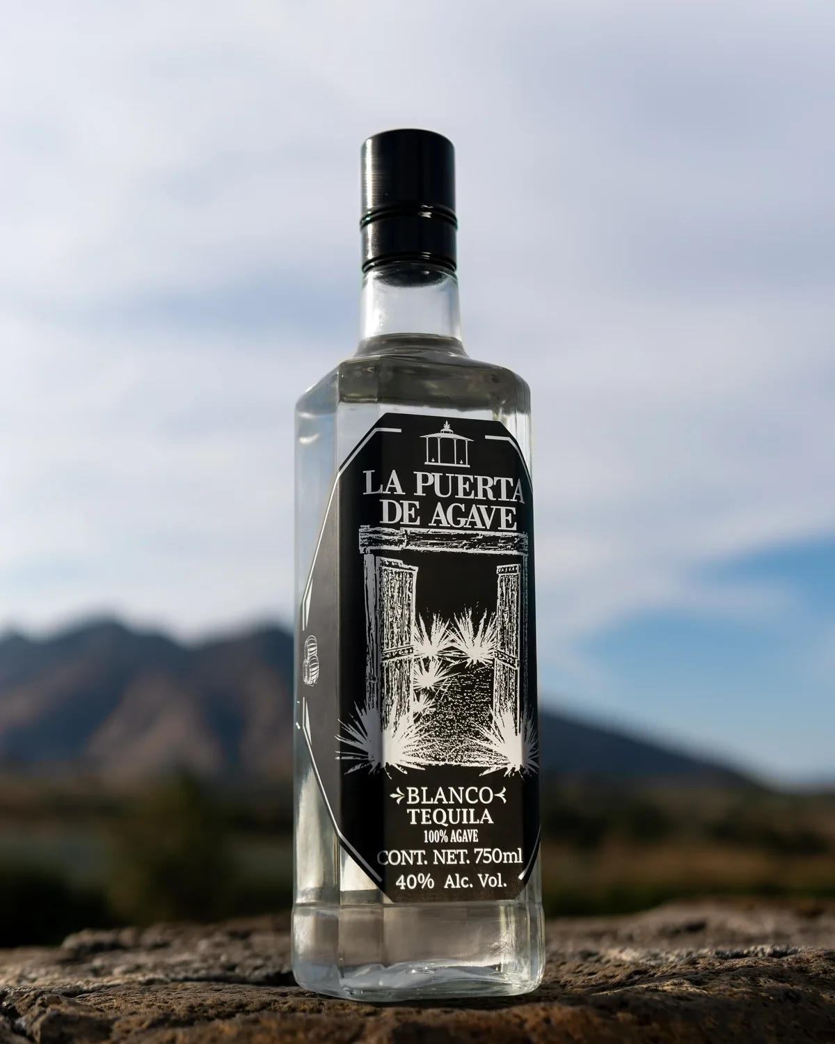 Sesión de fotografía premium tequila artesanal Jalisco — Kaptur agencia de branding y fotografía Guadalajara