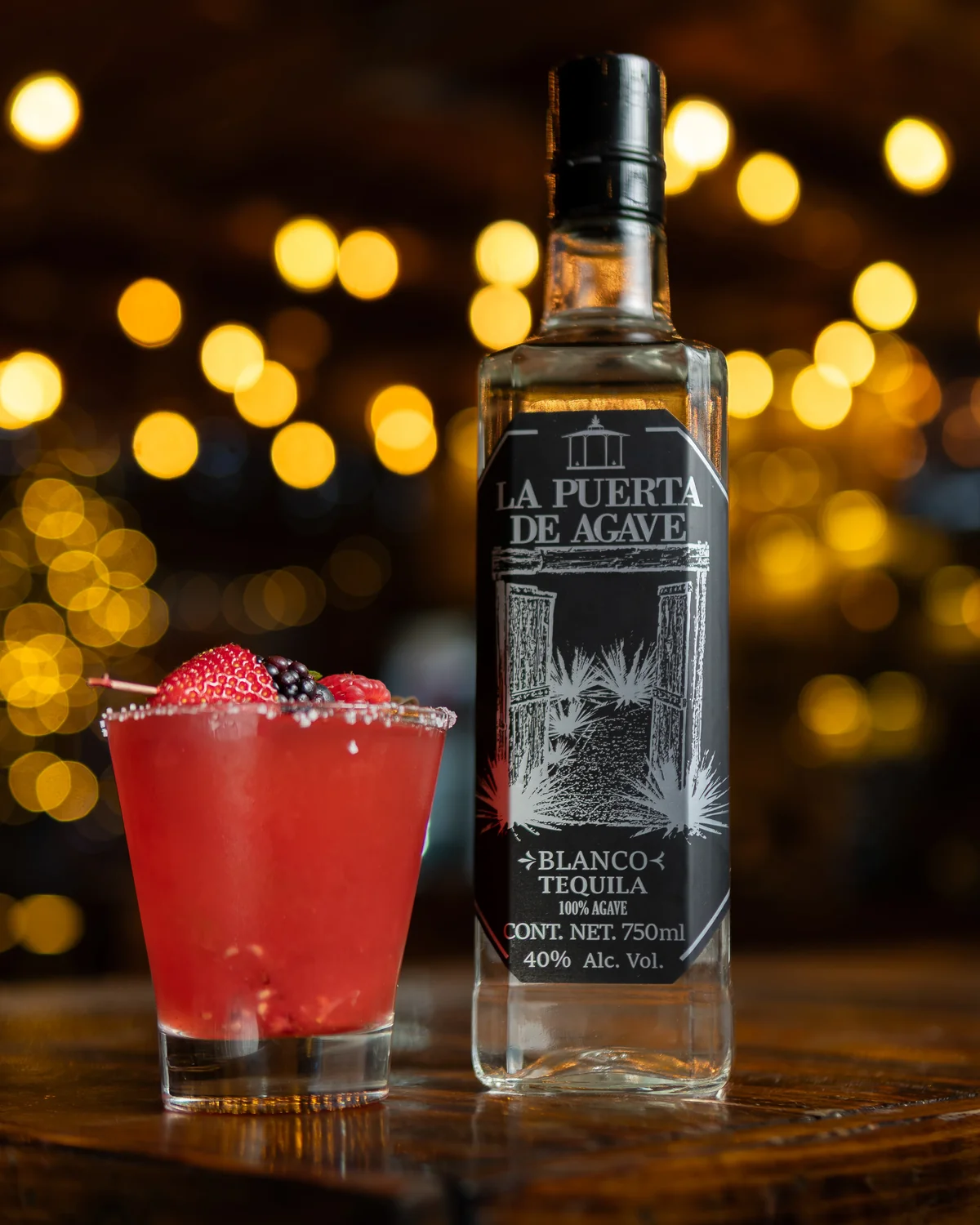 Fotografía de producto en estudio para tequila artesanal Jalisco — Kaptur producción audiovisual Guadalajara